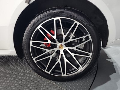 PORSCHE MACAN - 8