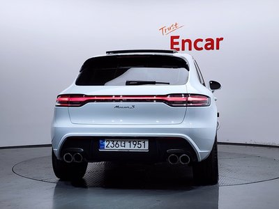 PORSCHE MACAN - 4