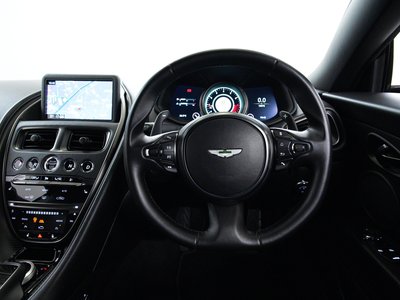 ASTON MARTIN DB11 - 10