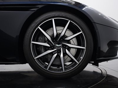ASTON MARTIN DB11 - 5