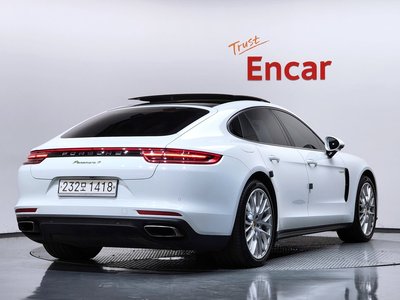 PORSCHE PANAMERA - 4