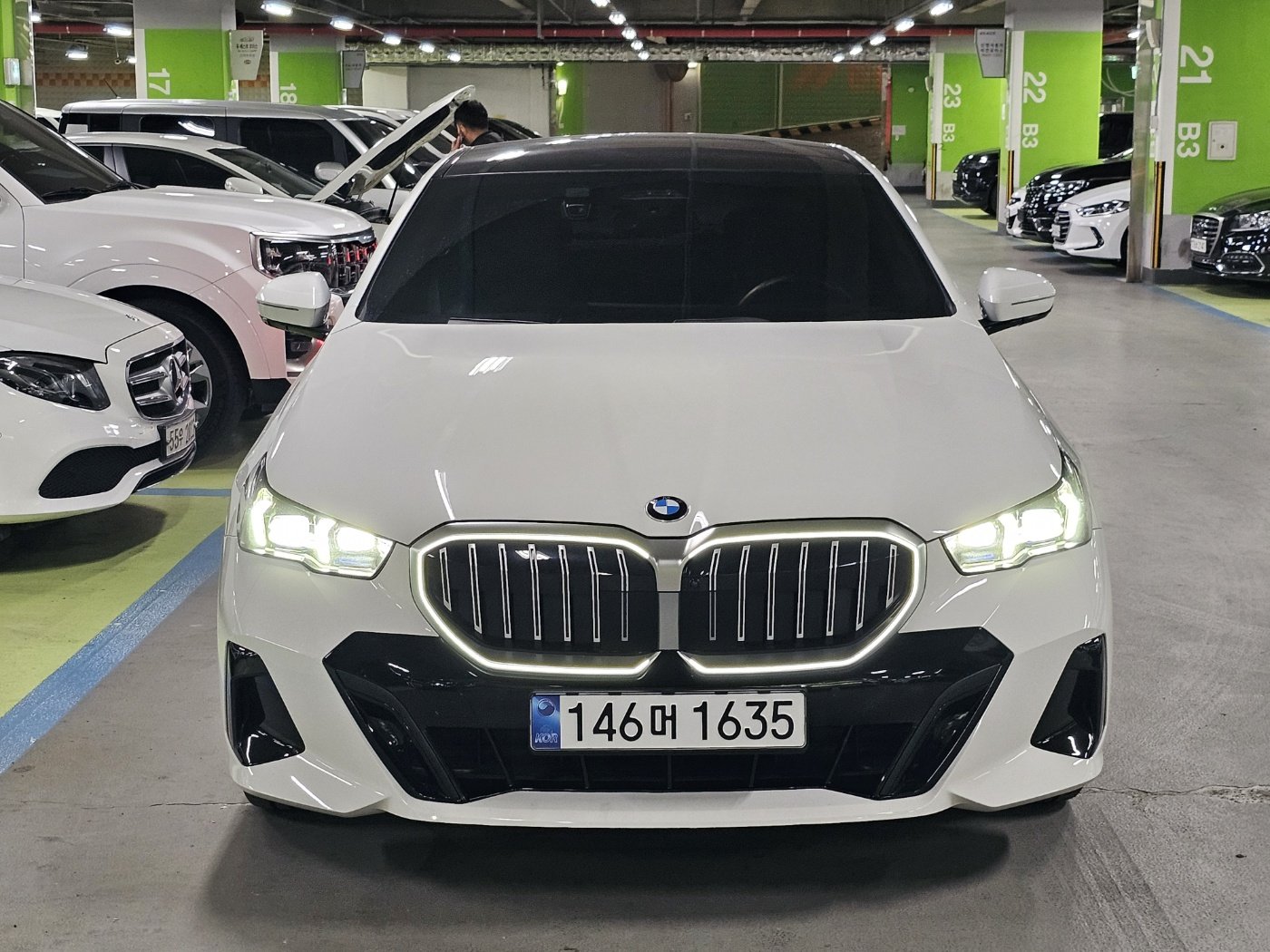 BMW 5 SERIES - View 1