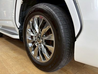 TOYOTA LAND CRUISER 300 - 10