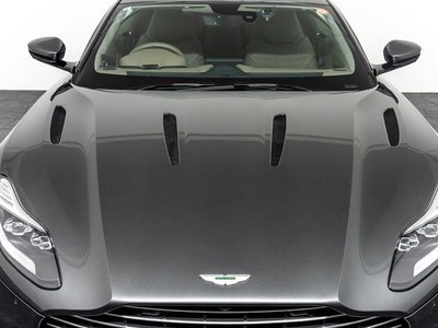ASTON MARTIN DB11 - 9