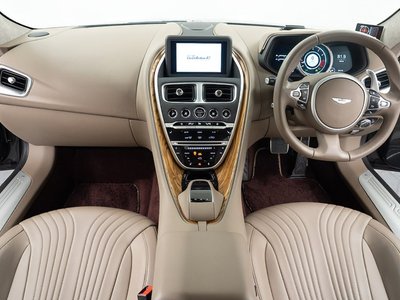ASTON MARTIN DB11 - 6