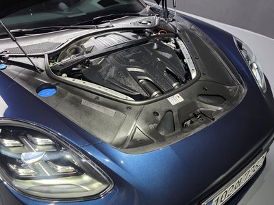PORSCHE PANAMERA - 8