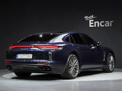PORSCHE PANAMERA - 5