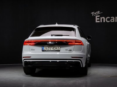 AUDI Q8 - 4