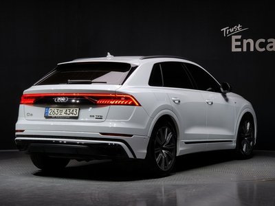 AUDI Q8 - 3