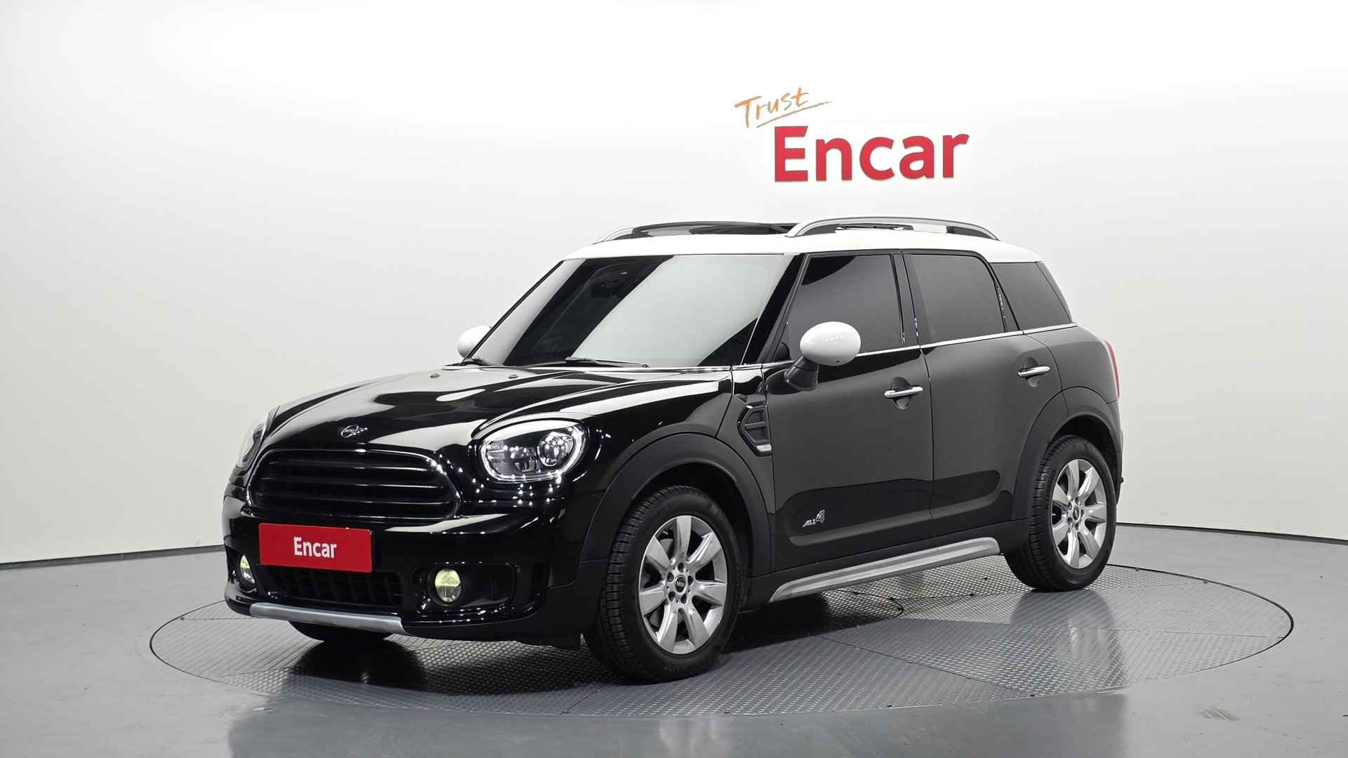 MINI COOPER D COUNTRYMAN - View 1