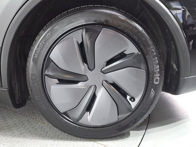 2025 Tesla MODEL Y photo 8