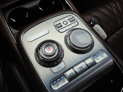 صورة 9 لـ 2022 Genesis G90 (RS4)