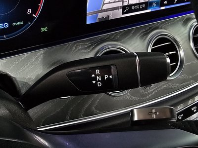 MERCEDES-BENZ E-CLASS - 9