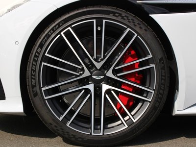 ASTON MARTIN DB12 - 8