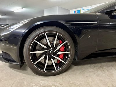 2017 Aston Martin DB11 — фото 4