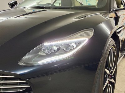 2017 Aston Martin DB11 — фото 6