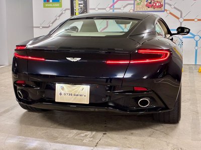 2017 Aston Martin DB11 — фото 14