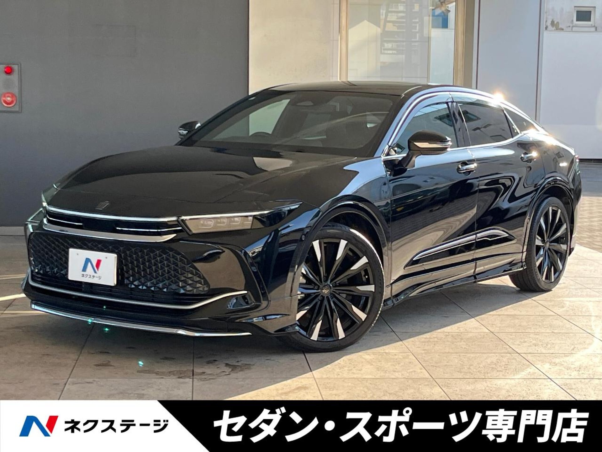 TOYOTA CROWN CROSSOVER - View 1