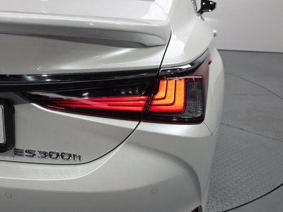 صورة 10 لـ 2025 Lexus ES