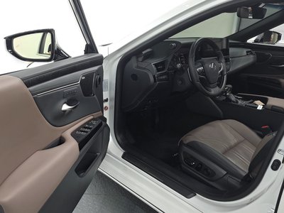 صورة مصغرة 13 لـ 2025 Lexus ES