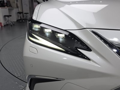 صورة 9 لـ 2025 Lexus ES