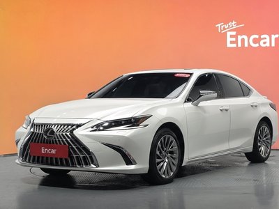 صورة 1 لـ 2025 Lexus ES