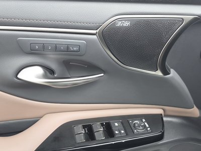 صورة مصغرة 30 لـ 2025 Lexus ES