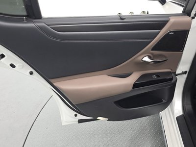 صورة مصغرة 15 لـ 2025 Lexus ES