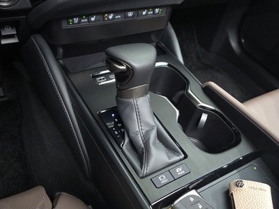 صورة مصغرة 12 لـ 2025 Lexus ES
