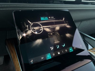 2025 Cadillac ESCALADE photo 38