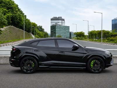 LAMBORGHINI URUS - 3