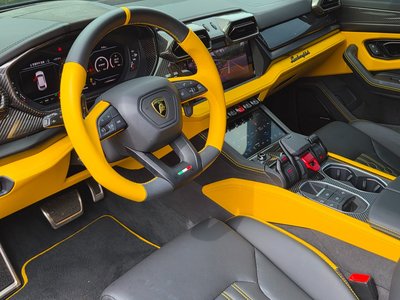 LAMBORGHINI URUS - 4