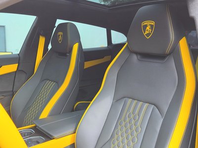 LAMBORGHINI URUS - 10