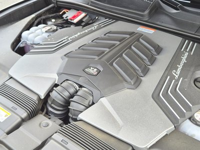 LAMBORGHINI URUS - 7