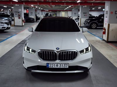 صورة 2 لـ 2025 BMW 5 SERIES