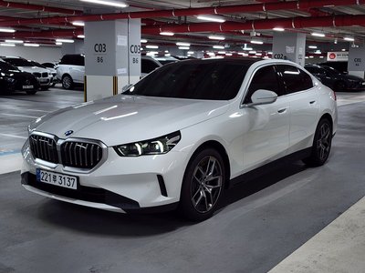 صورة 1 لـ 2025 BMW 5 SERIES