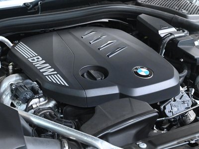 2025 BMW 5 SERIES — фото 10