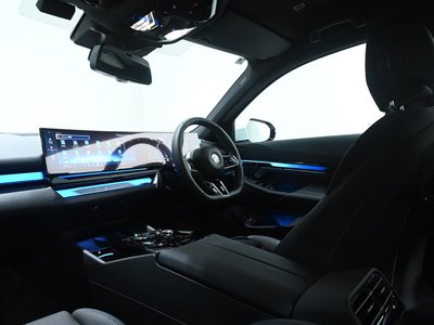 صورة مصغرة 57 لـ 2025 BMW 5 SERIES