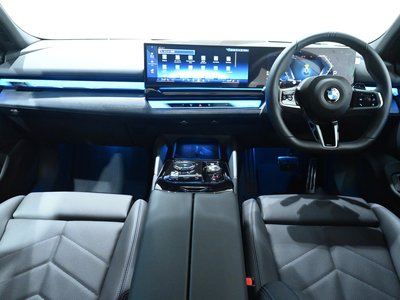 صورة مصغرة 11 لـ 2025 BMW 5 SERIES