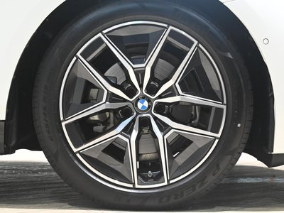 2025 BMW 5 SERIES — фото 9