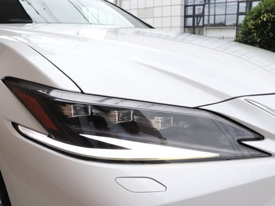 2021 Lexus ES — миниатюра 33