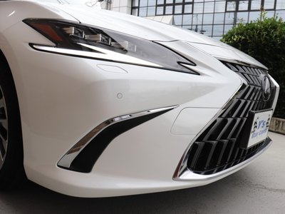 2021 Lexus ES — миниатюра 32