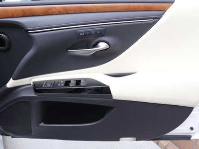 2021 Lexus ES — миниатюра 46
