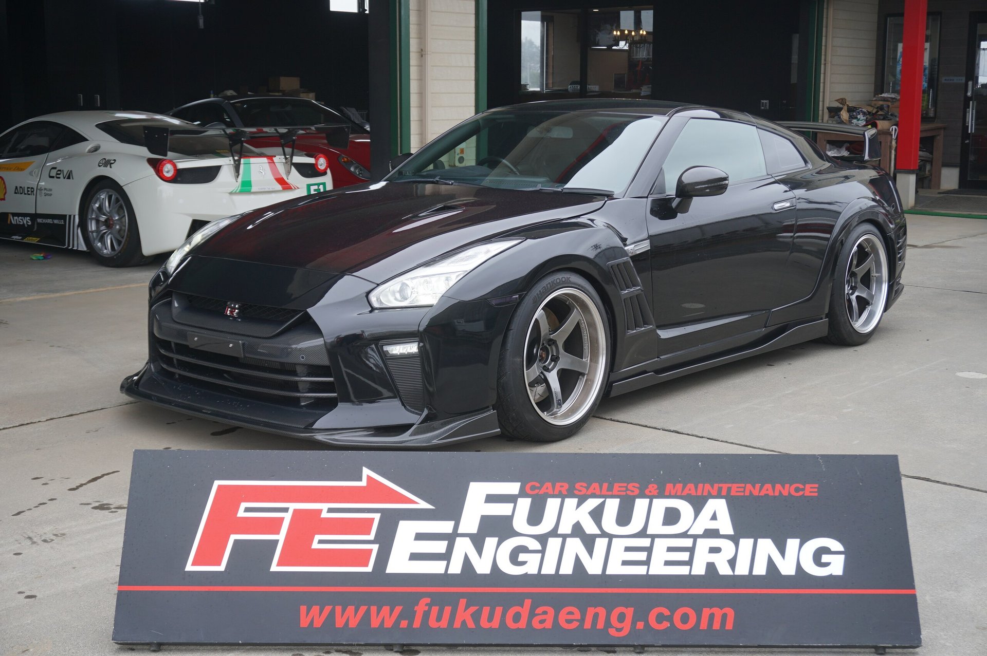 NISSAN GT-R - View 1