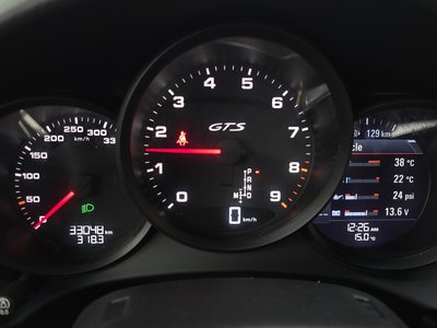 PORSCHE 718 CAYMAN - 8