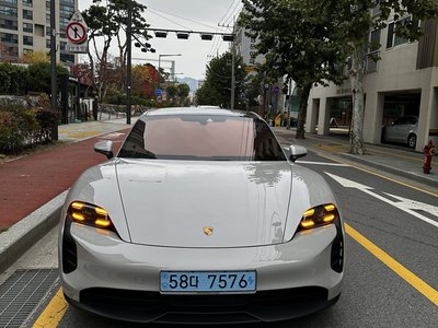 2023 Porsche TAYCAN 照片 2