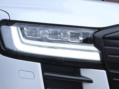 TOYOTA LAND CRUISER 300 - 10