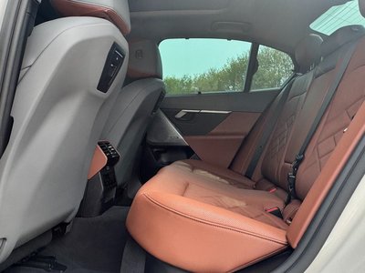 صورة مصغرة 12 لـ 2025 BMW 5 SERIES