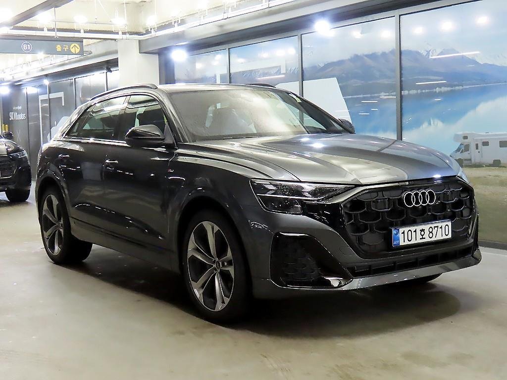 AUDI Q8 - View 1