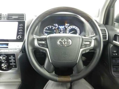 TOYOTA LAND CRUISER PRADO - 8
